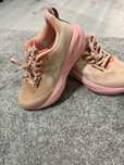 Tenis Asics Novablast 5 - Semi Novo