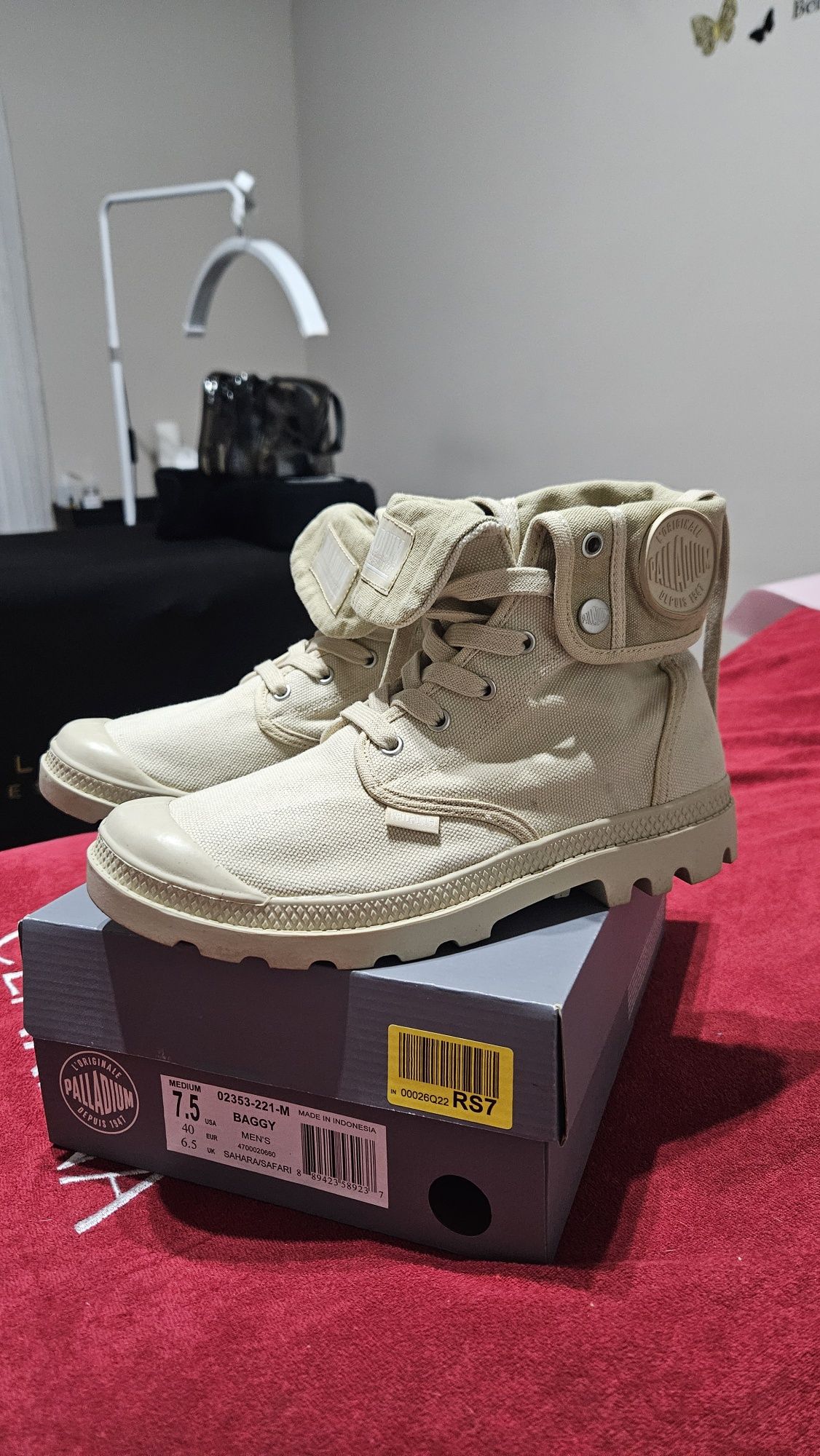 Sprzedam buty Palladium Baggy kolor Sahara/ Safari roz. 40