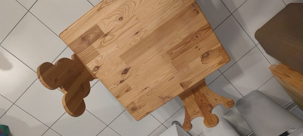 Stolik i krzesełka dla dzieci