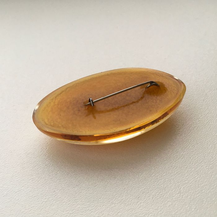 Броши с камнями Сваровски , разные