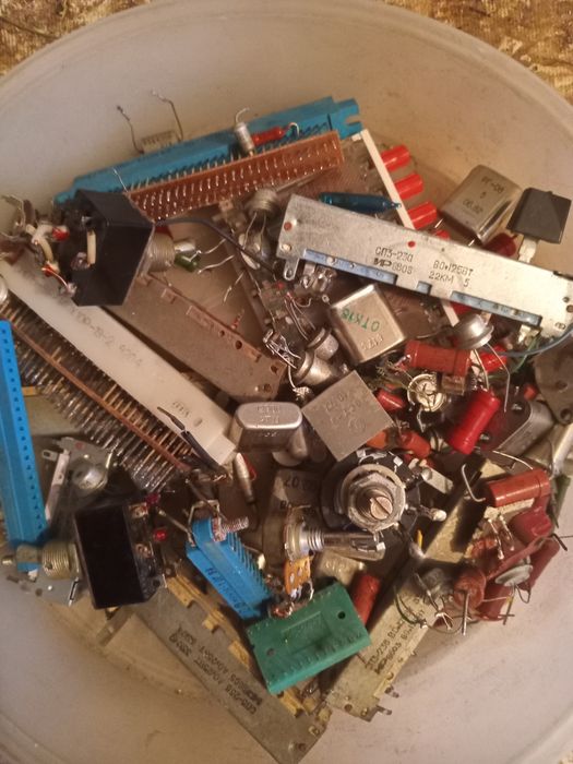 Радіодеталі 2,5кг.