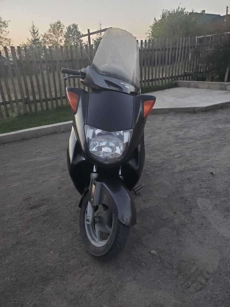 Продам скутер Honda panteon 150 кубов