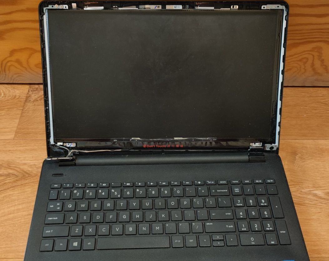 Laptop HP 15-bs008nw z uszkodzonym zawiasem czytaj opis okazja