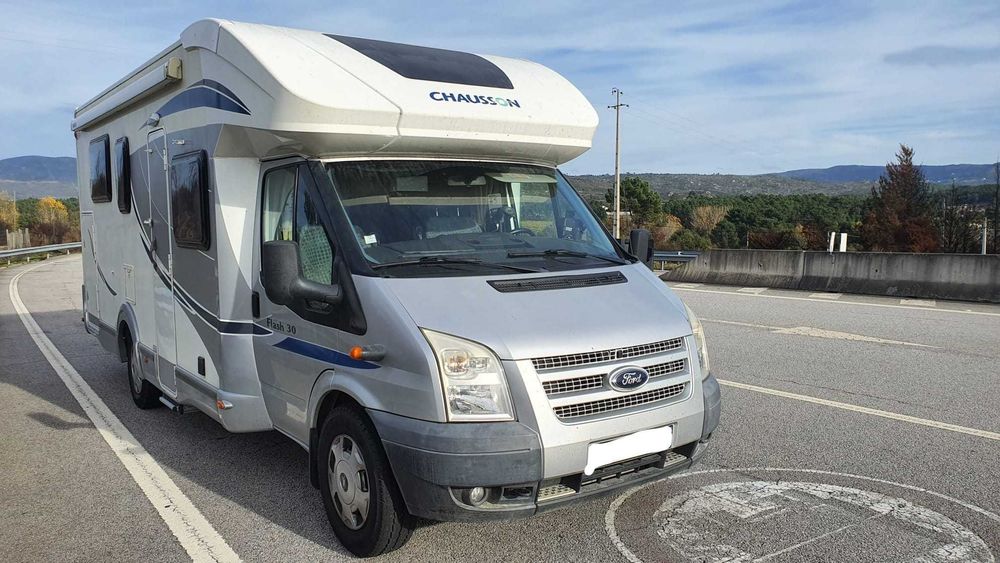 Autocaravana Chausson com Cama Central