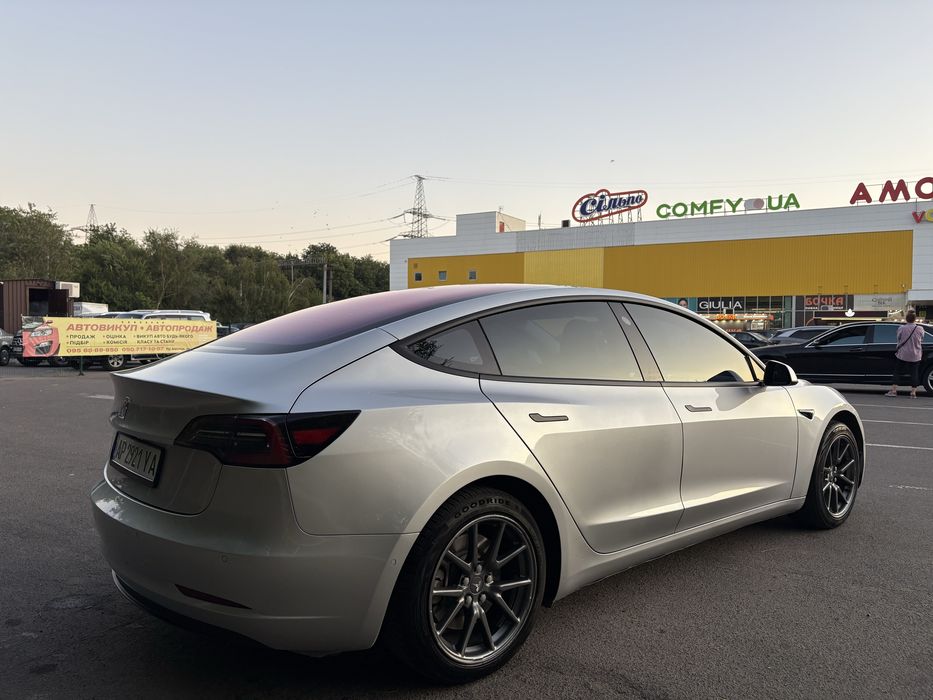 TESLA MODEL 3 В гарному станні