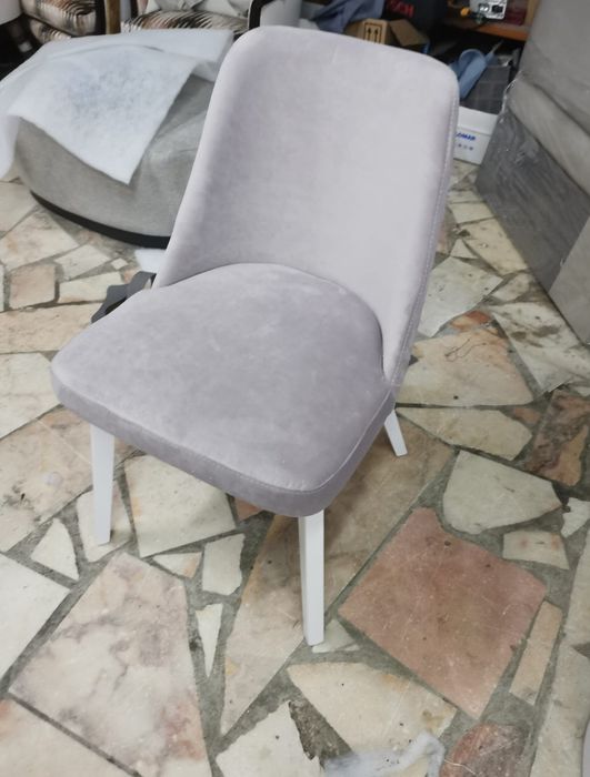 Cadeiras e caldeirões