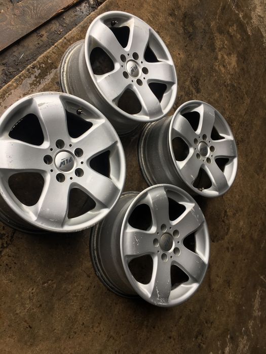 Продам титани mercedes-benz R16 ET 35 5*112