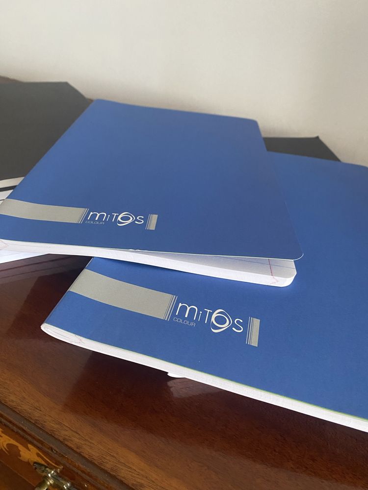 Caderno escolar capa preta tamanho A4
