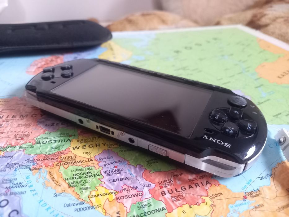 Konsola Sony psp 3004 slim piano black 32gb 100 gier