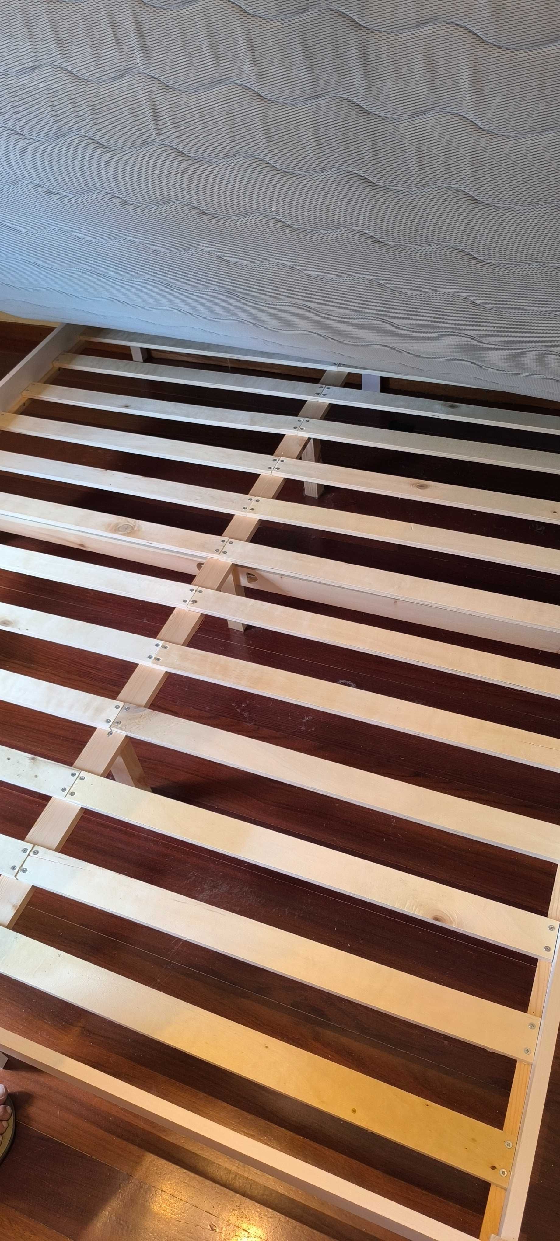 Cama de casal com colchão