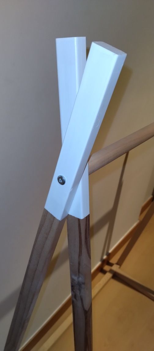 Charriot / Cabide para quarto de criança