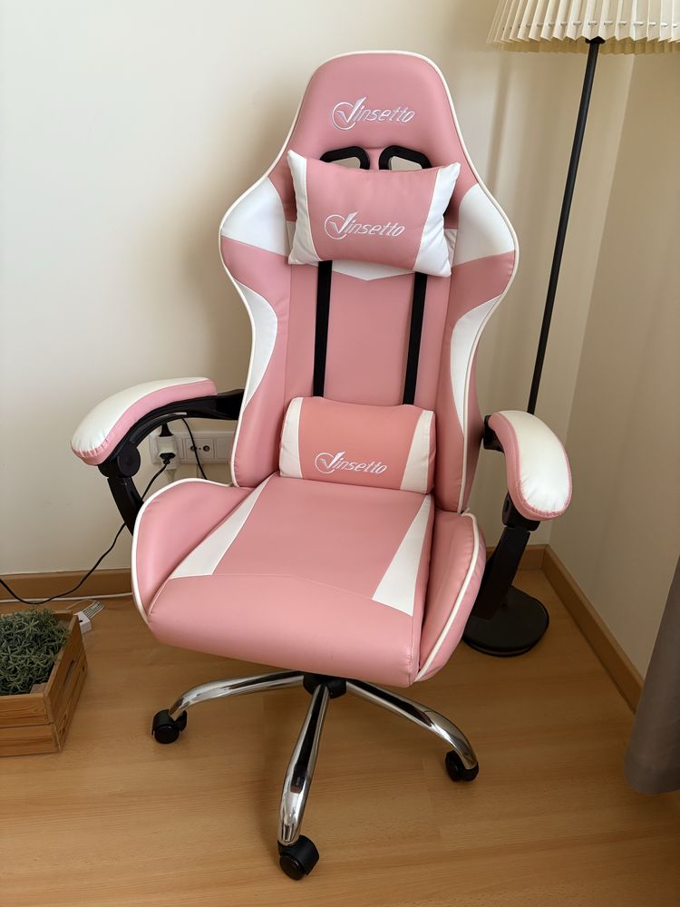 Cadeira gamer com almofada