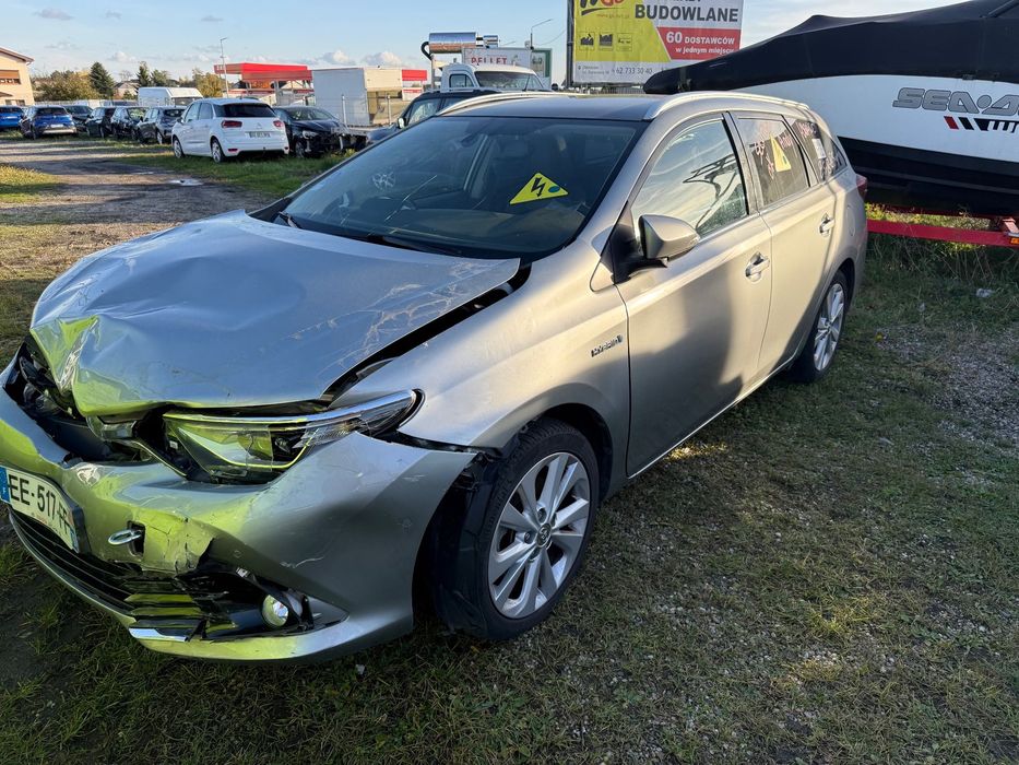 Toyota Auris 1.8 136 KM Hybryda skóra panorama jezdny