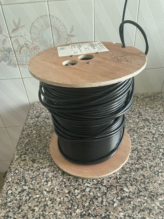 Bobines de cabo coaxial 1 preto e 1 branco sinal incluido .