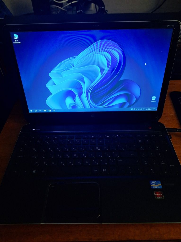 HP ENVY m6 - 1153er Intel(R) core i7-3740QM  (2,7Gh)/8 ядер