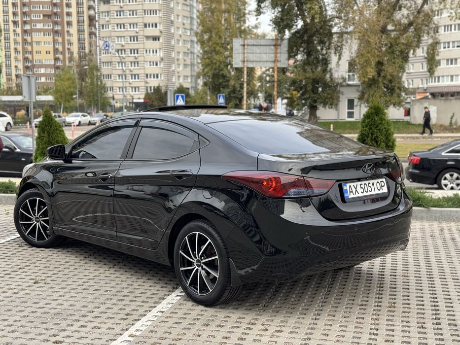 Hyundai Elantra Офіційна Максимальна в гарному стані