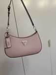 Guess torebka saffiano model Noelle