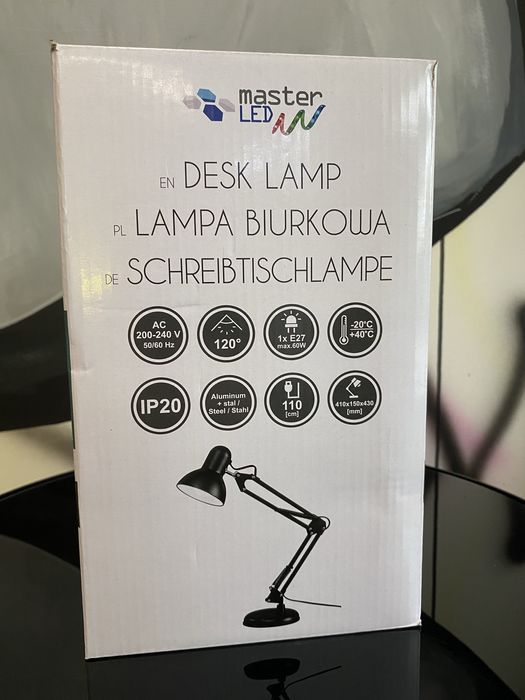 Lampa idealna dla manicurzystek, świetnie pasuje również na biurko.