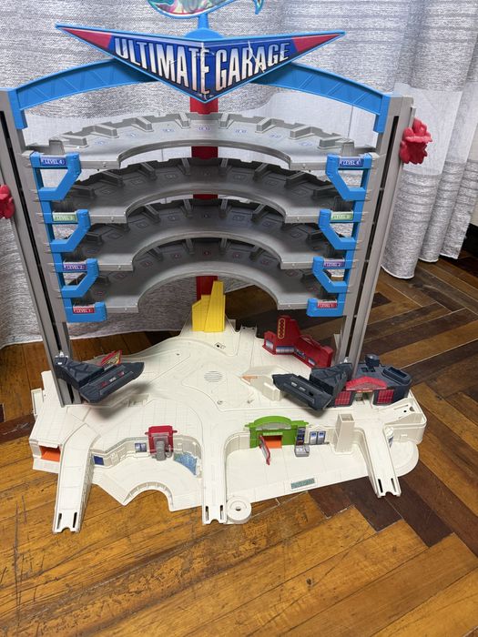 Гараж  Hot Wheels Ultimate Garage