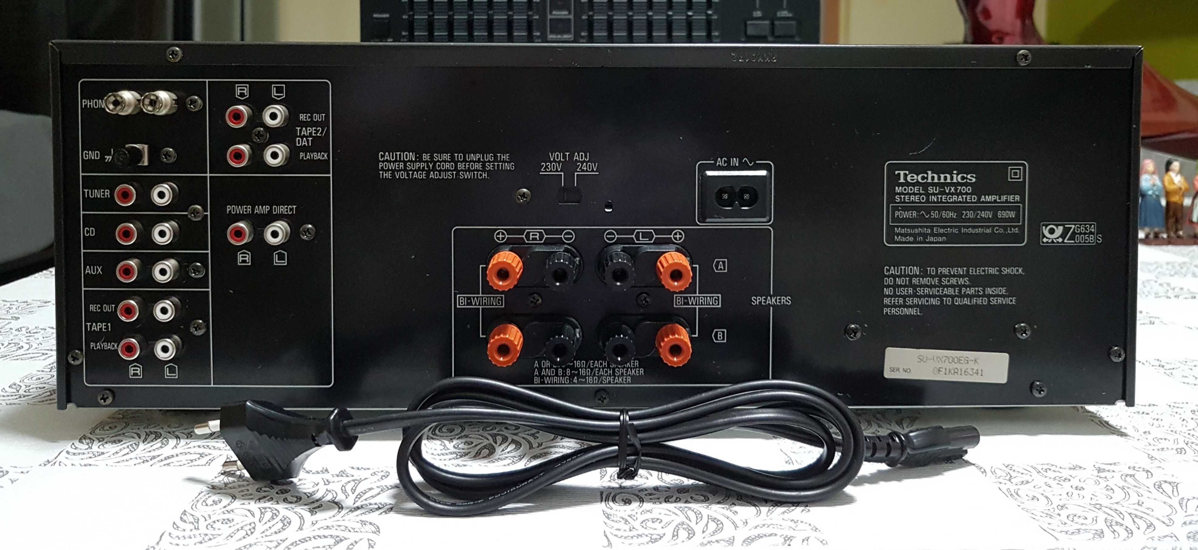Amplificador estéreo integrado Technics SU-VX700 de 90 watts por canal