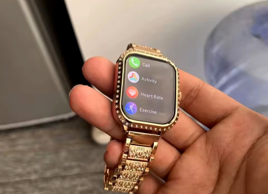 Smartwatch złoty z cyrkoniami