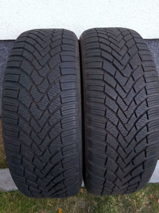2 opony zimowe Continental 205/55R15, bieżnik 7mm.