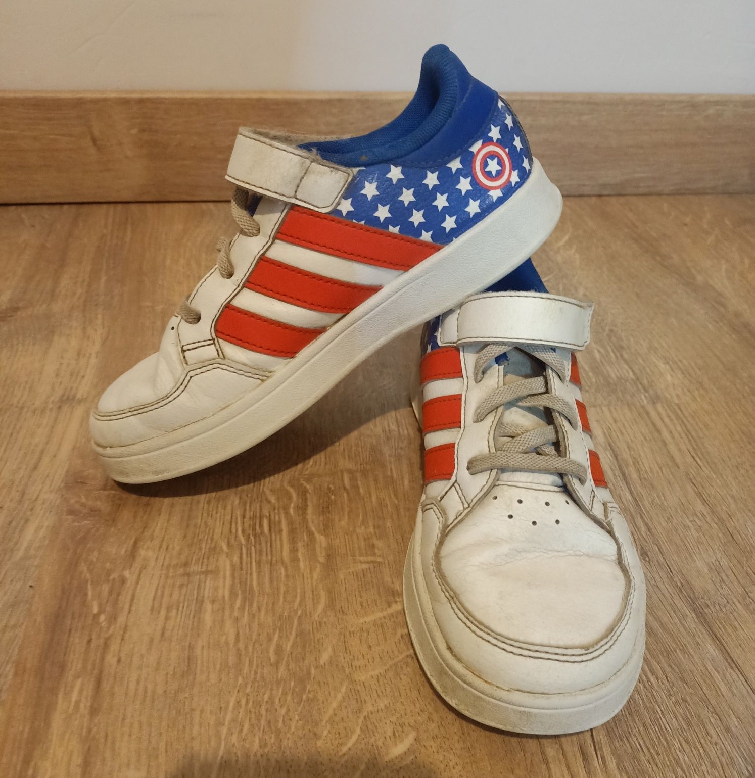 Buty Adidas Marvel rozm 33