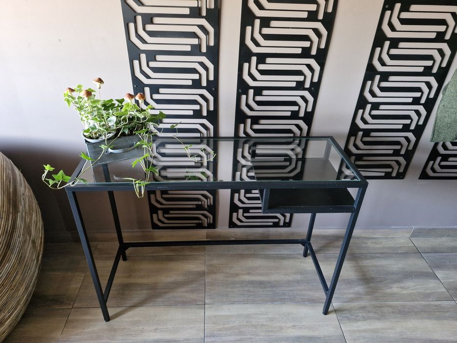 Czarna Konsola ikea .