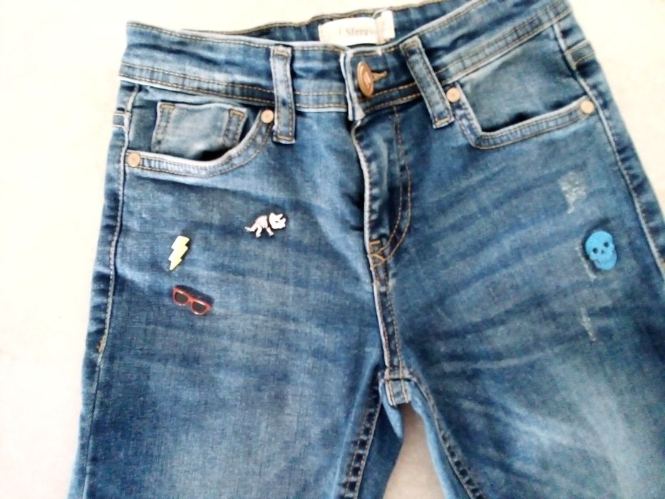 Calças de ganga para o menino