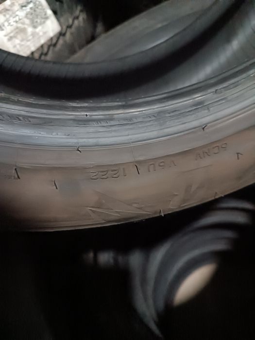 Шини зима Bridjestone 235/50/19 7mm 2022р.