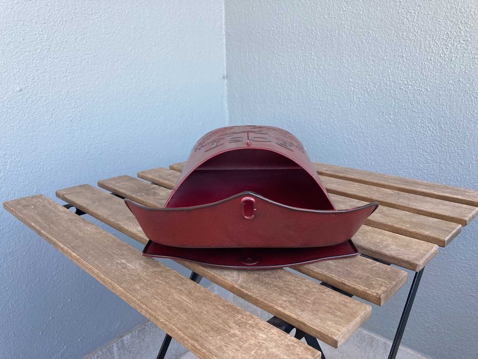 Caixa de Correio Rústica Vermelha