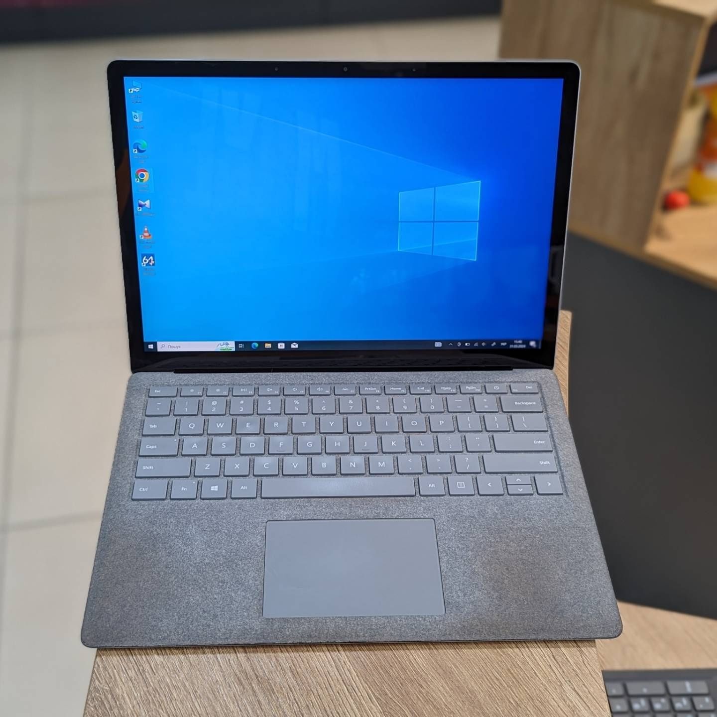 Microsoft surface laptop 13 1769 QHD 2K