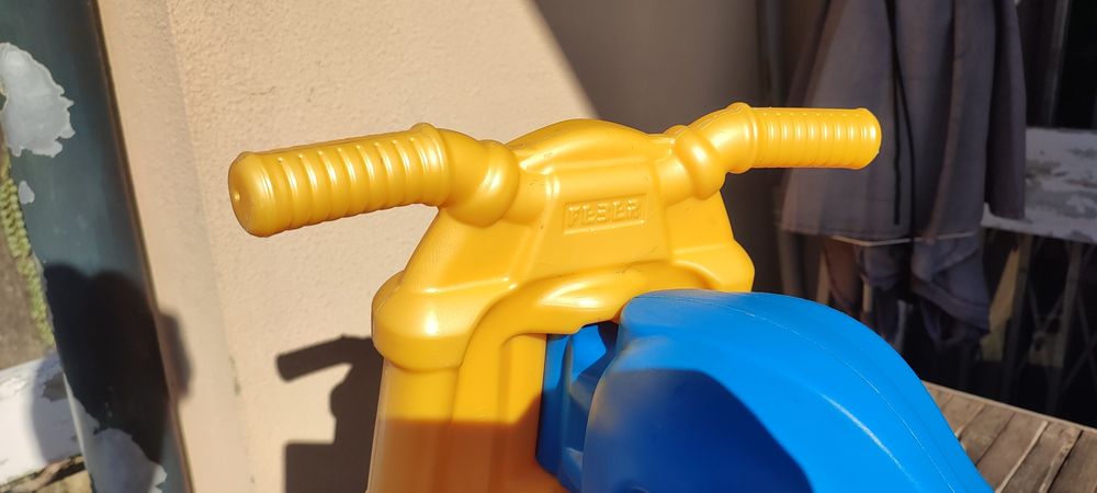 Mota kids Feber super prática leve resistente confortável como nova