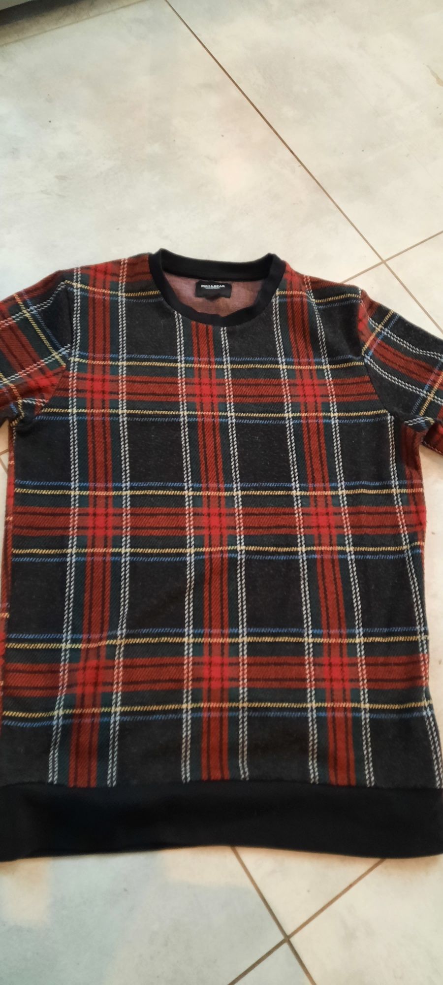 Sweterek w kratkę czerwony czarny rozmiar 38/M Pull&Bear