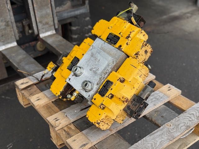 duży rozdzielacz do sterowania młota hydraulicznego