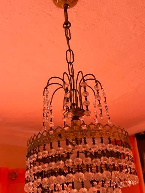 Candeeiro de teto antigo em bom estado