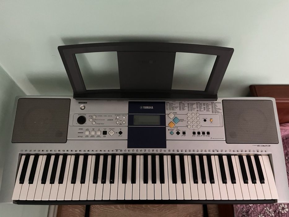 Продам синтезатор YAMAHA PSR E323
