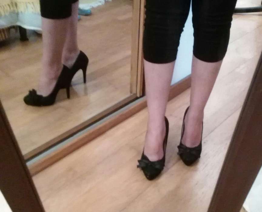 Sapatos em pele genuína e com renda