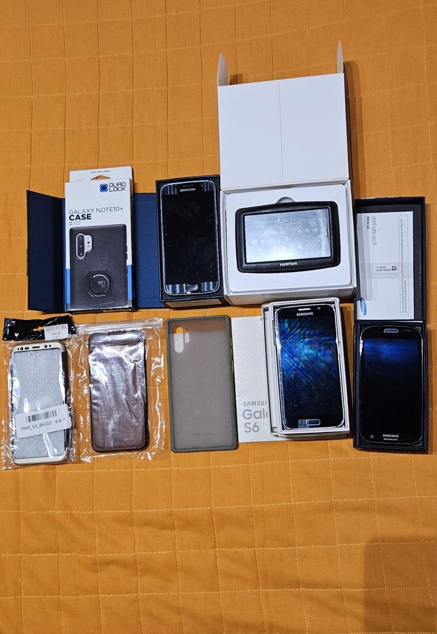 Conjunto de telefones IOS com capas e GPS TomTom