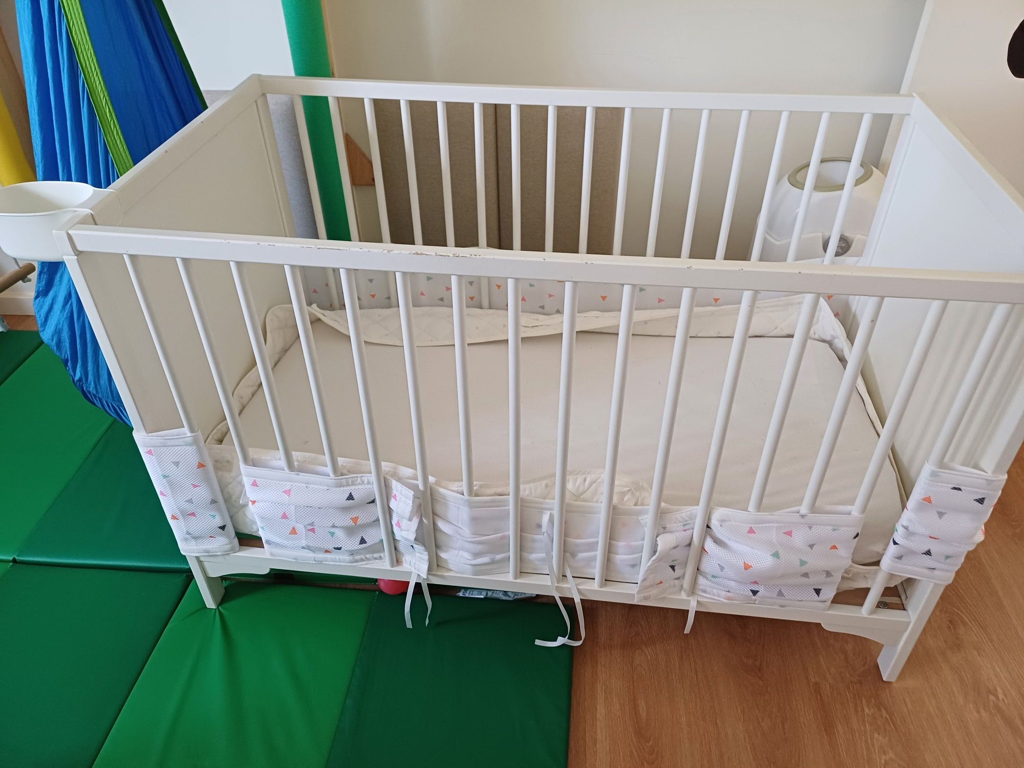 Berço de madeira branco (125×65 cm) – usado , em bom estado