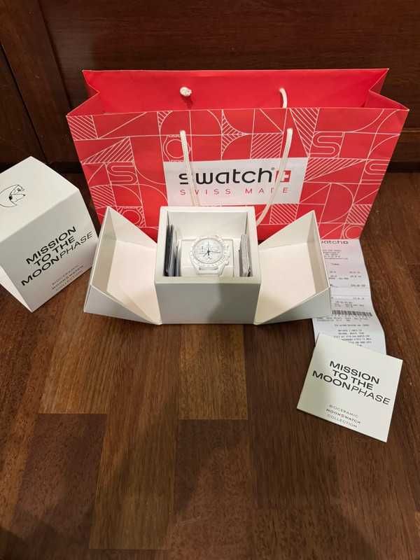 SO33W700 Omega x Swatch Snoopy Meteorowy Pył w Bieli