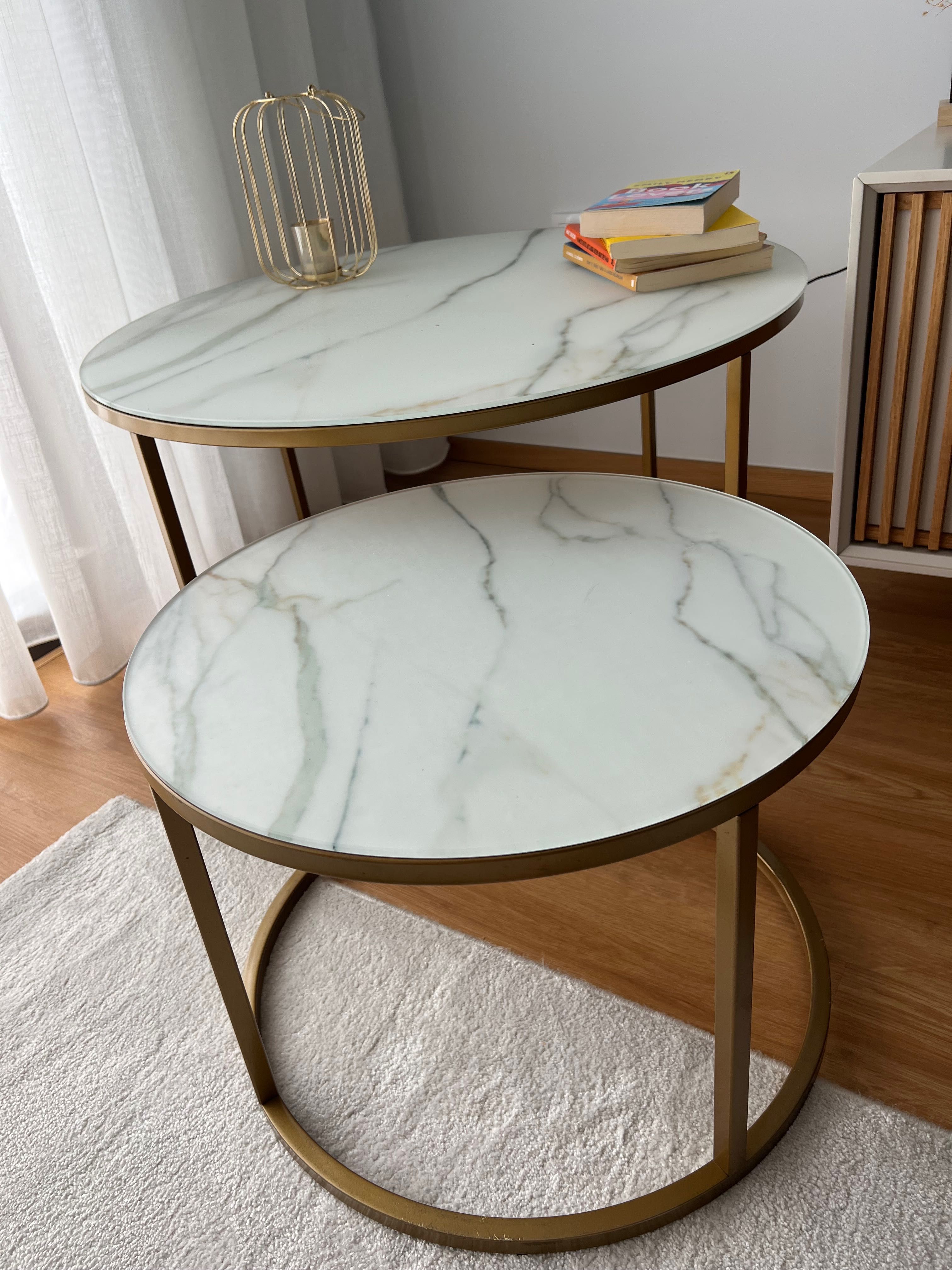Conjunto de Mesas de Apoio em Vidro Marmorizado – Design Contemporâneo