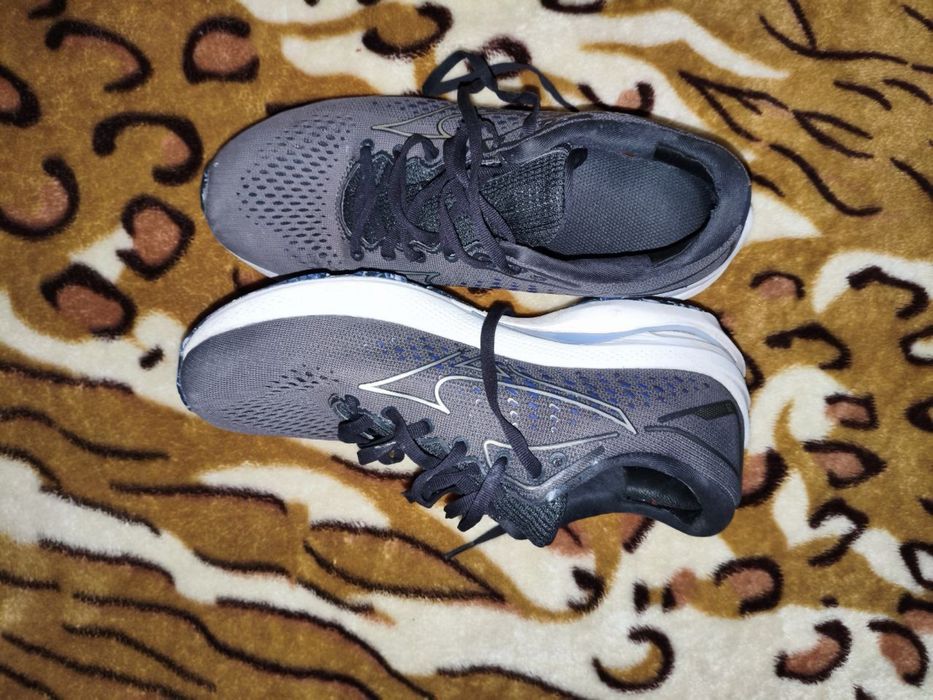 Кросівки mizuno в хорошому стані оригінал 40 розмір