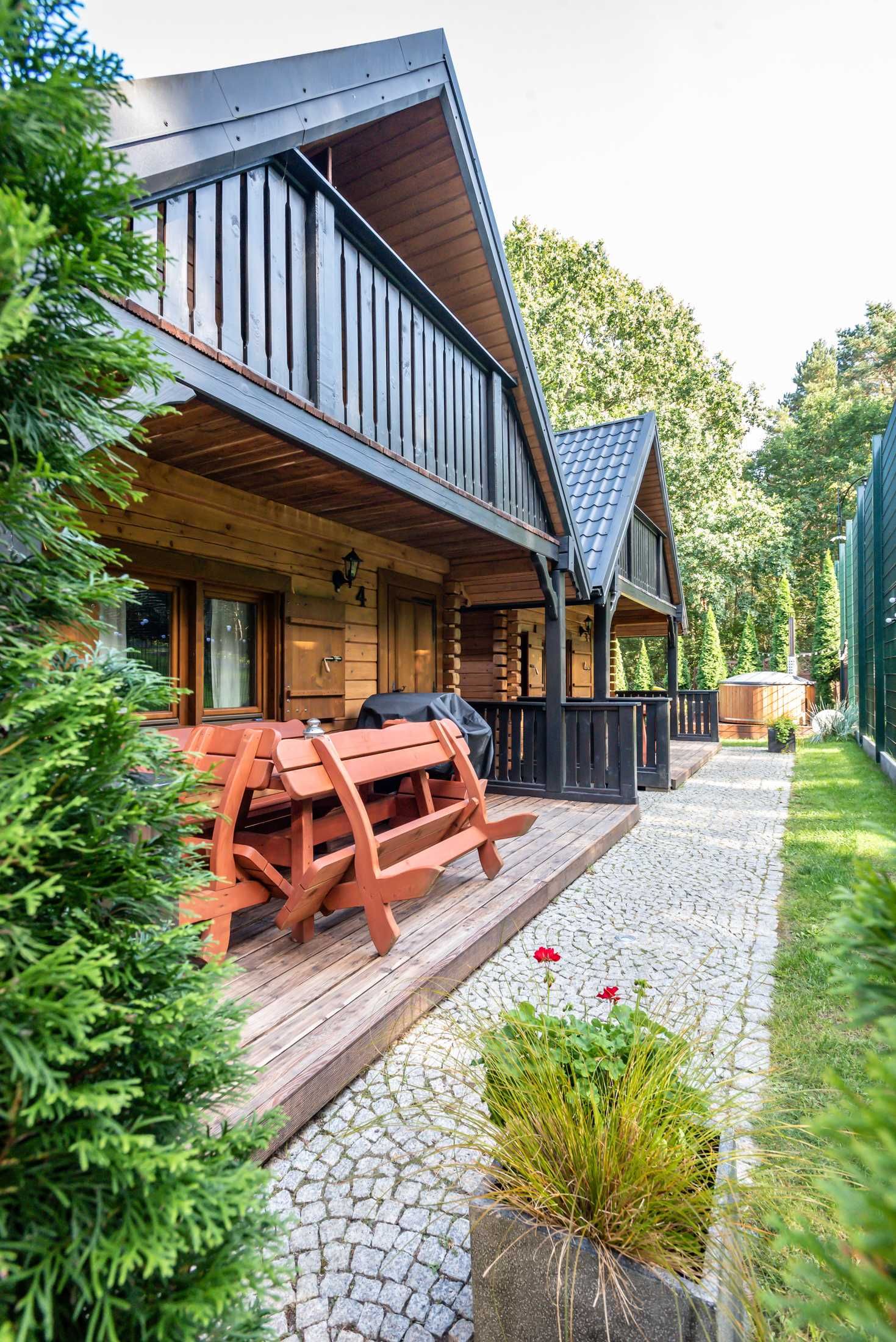 Domki z bali, pokoje gościnne Deluxe z klimatyzacją , balia z jacuzzi