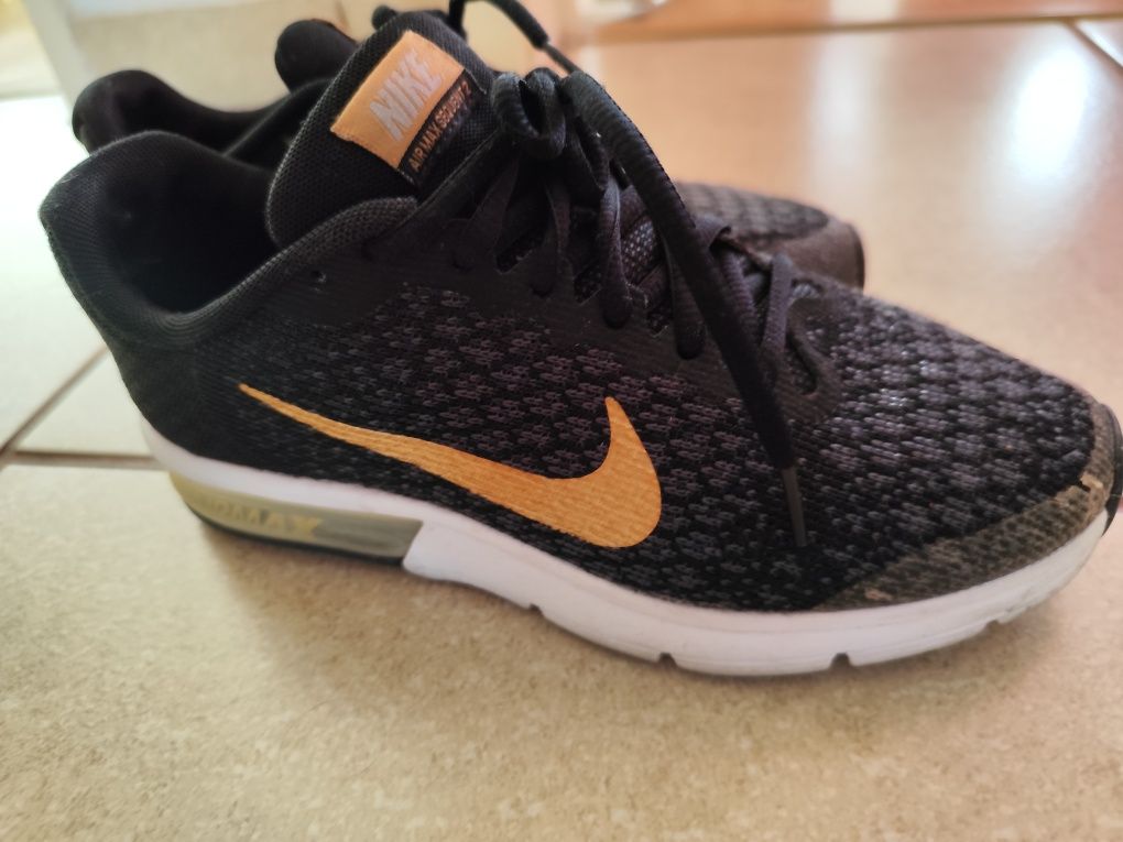 Air max pretos NR 36.5