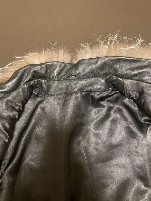 Кожанная жилетка,натуральный мех ( чернобурка).Одета один раз