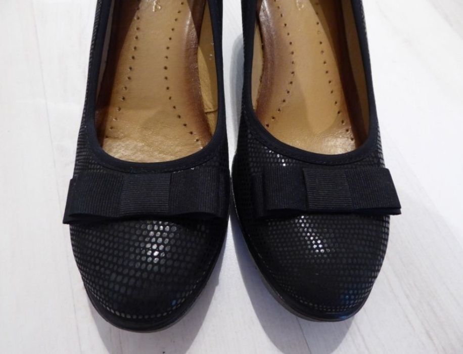 Skórzane czółenka na koturnie Maciejka  r.37