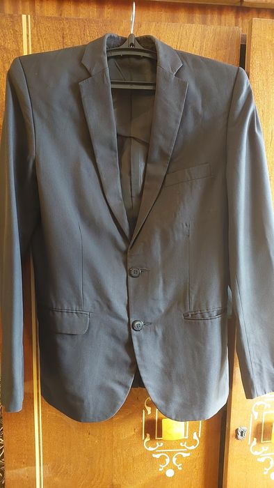 Продам шкільний костюм б/в