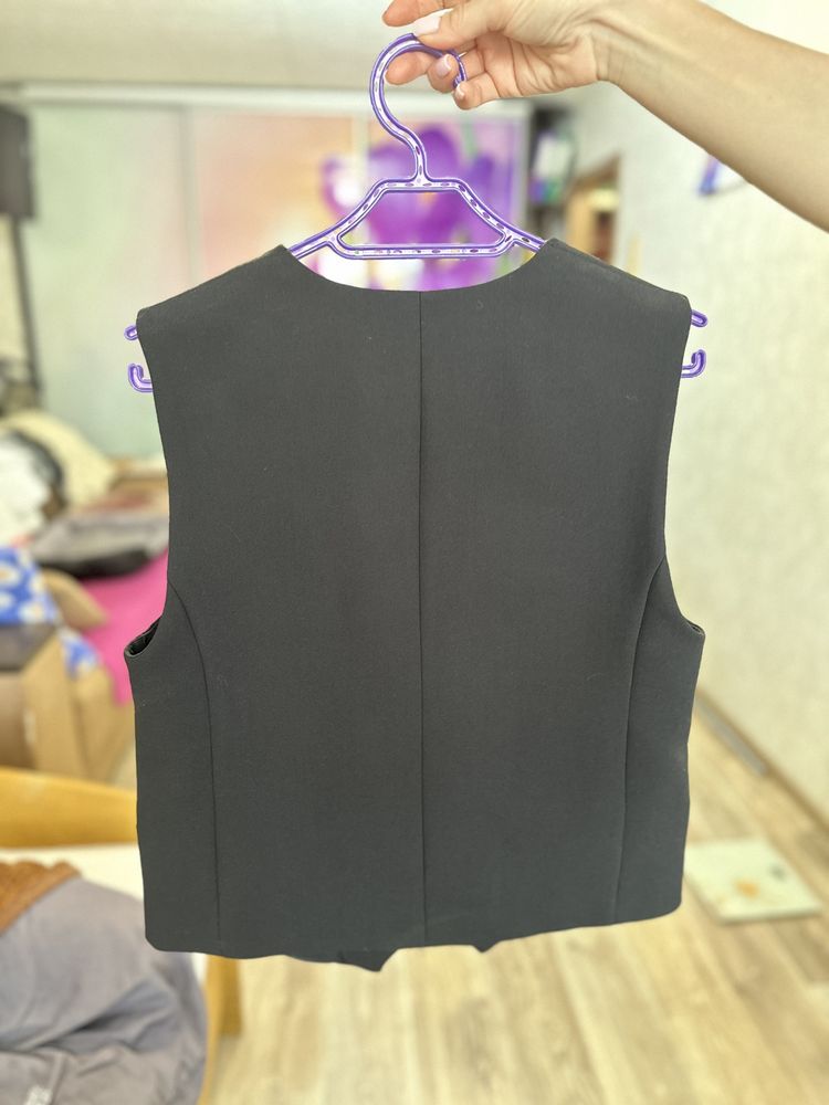 Продаю жилетку ZARA