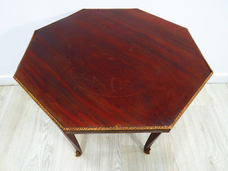 Mesa de apoio estilo Império.